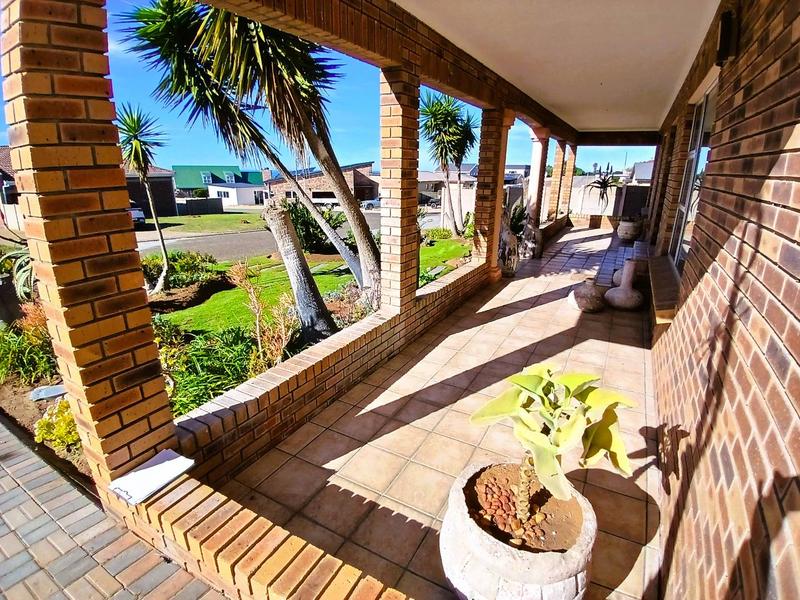 5 Bedroom Property for Sale in Stilbaai Wes Western Cape